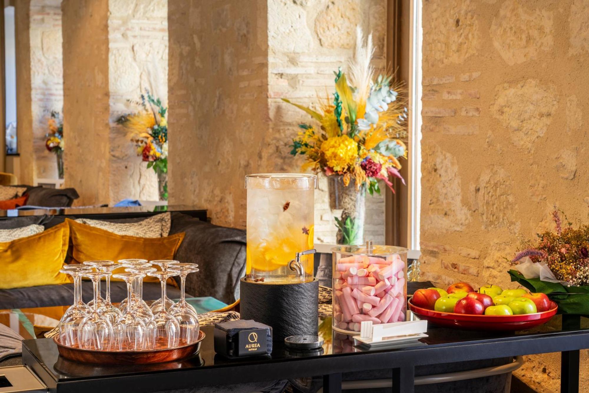 Aurea Convento Capuchinos By Eurostars Hotel Company Segovia Kültér fotó A buffet at a hotel