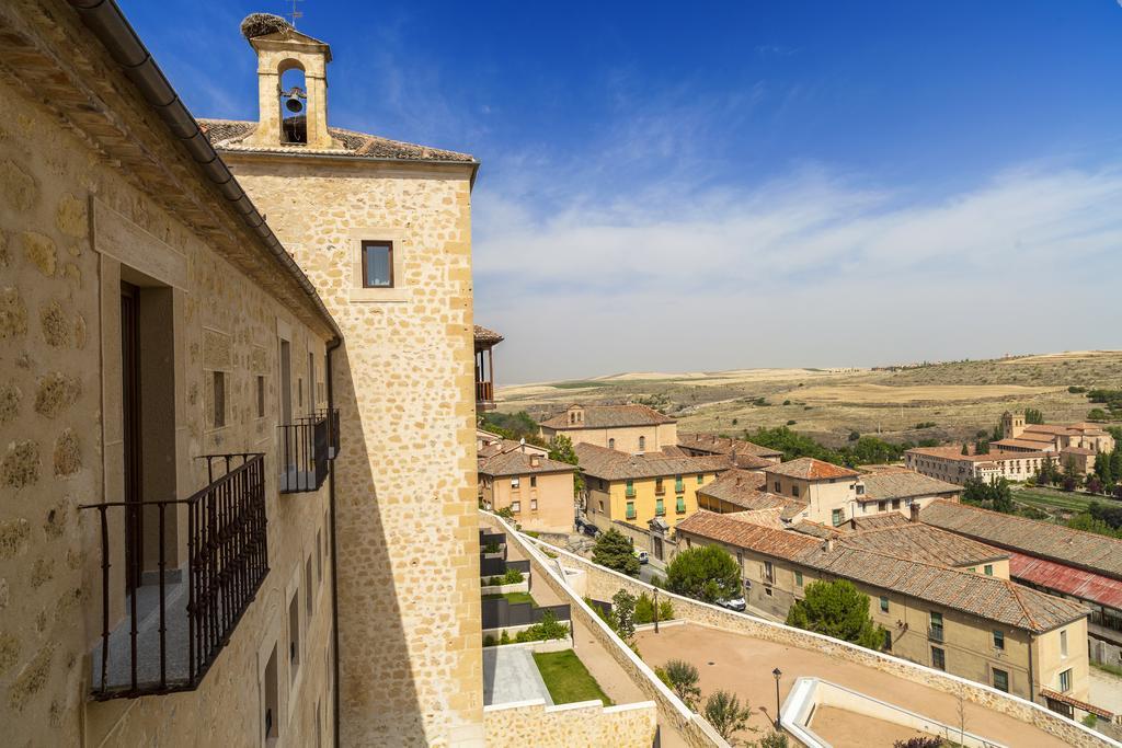 Aurea Convento Capuchinos By Eurostars Hotel Company Segovia Kültér fotó View of the town of Villafranca de los Caballeros.